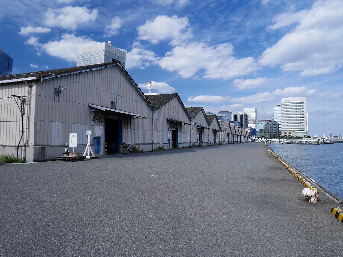 湾岸倉庫で始まる“まさかの異変”、モノタロウは「あえて内陸」で物流最適化のワケ 連載：「日本の物流現場から」｜ビジネス+IT